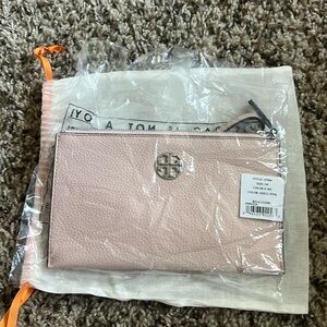 TORY BURCH CHELSEA WRISTLET